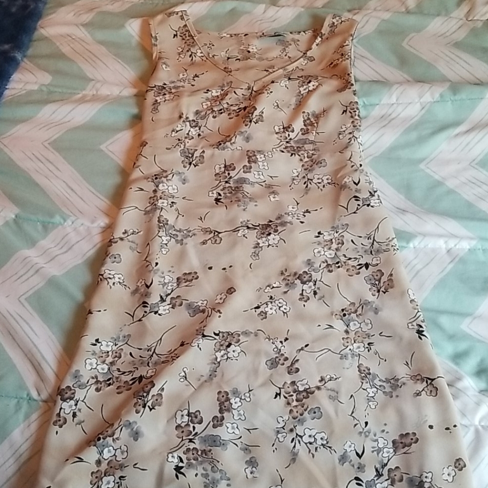 V-neck Sleeveless Dress